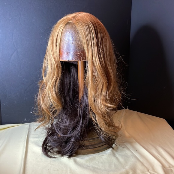 Wig.  #1205 - Picture 3 of 5